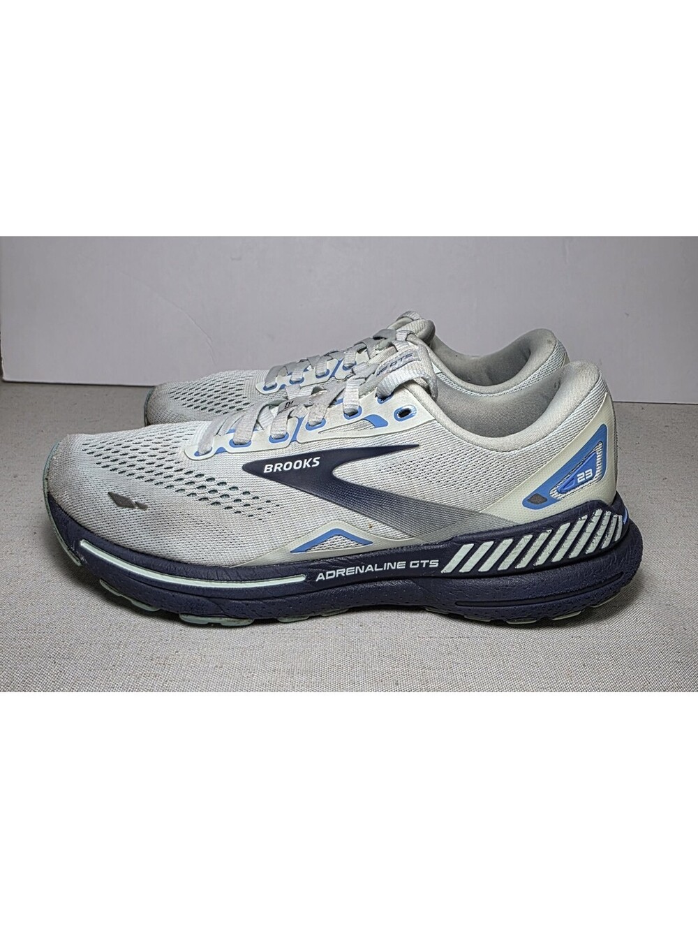 Brooks Adrenaline GTS 23 Women’s Size 8 B Running Shoes Blue Gray No Insoles